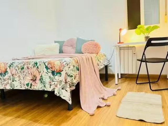 Bonito Habitación en Calle de Ferraz, Argüelles