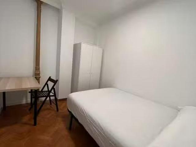 ¡Recién llegado! Habitación en Calle de Grafal, Palacio