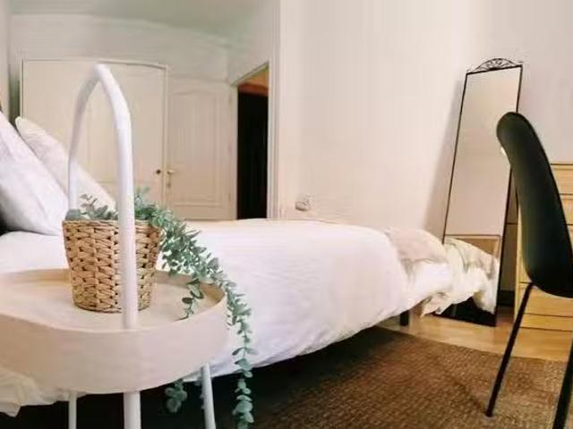 Único Habitación en Calle de Jesús del Valle, Universidad
