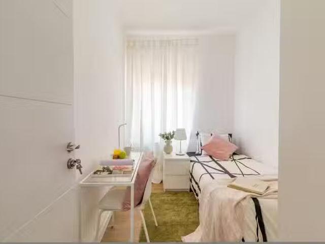 Bonito Habitación en Calle de Magdalena Díez, Valdeacederas