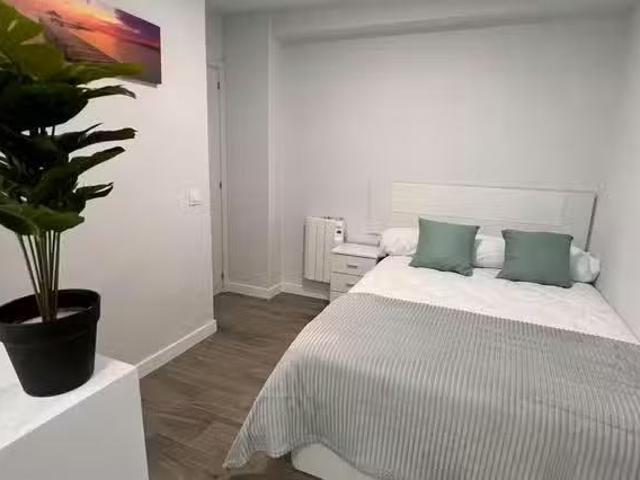 Bonito Habitación en Calle de Sánchez Preciado, Valdezarza