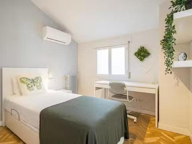 Acogedor Habitación en Calle de Segovia, Palacio