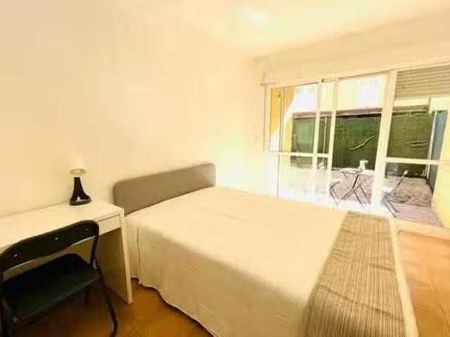 ¡Oferta! Habitación en Calle Gonzalo Torrente Ballester, Junta.