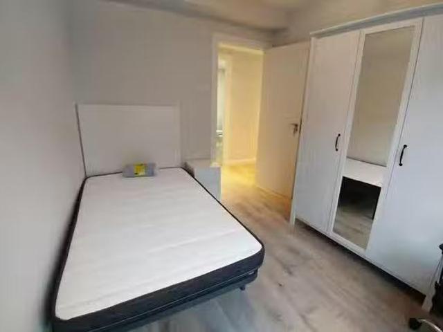 ¡Oferta! Habitación en Calle Jaime Herrerín, Las Fuentes