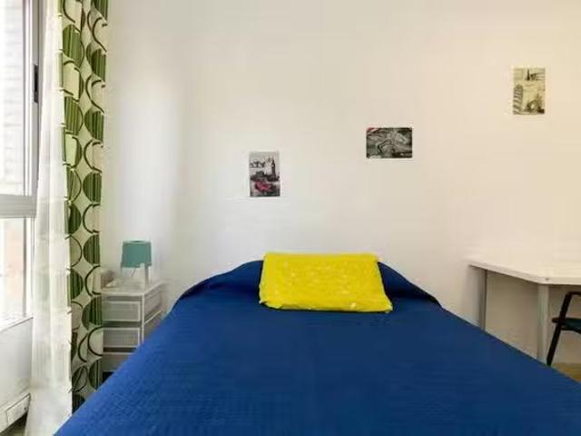 Acogedor Habitación en Calle Luis Braille, Figares