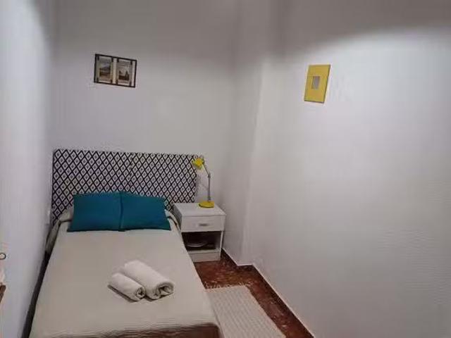 Acogedor Habitación en Calle Marqués de Zenete