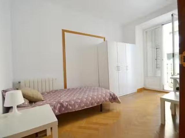 ¡Oferta! Habitación en Calle Mesón de Paredes, Embajadores