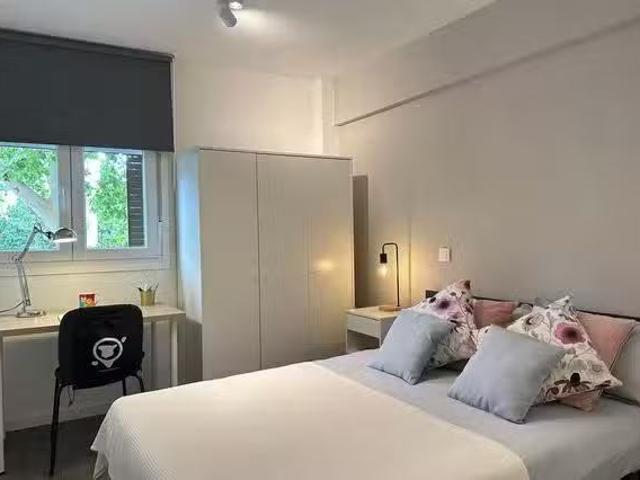 Bonito Habitación en Calle San Robustiano