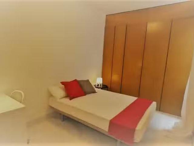 Bonito Habitación en Carrer de Caballero, Les Corts