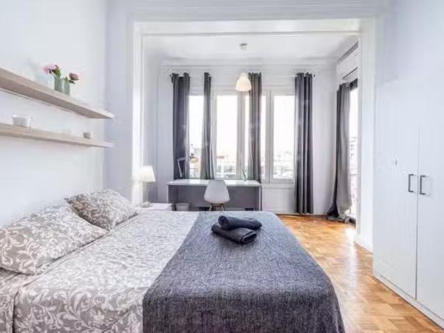 ¡Recién llegado! Habitación en Carrer de Balmes