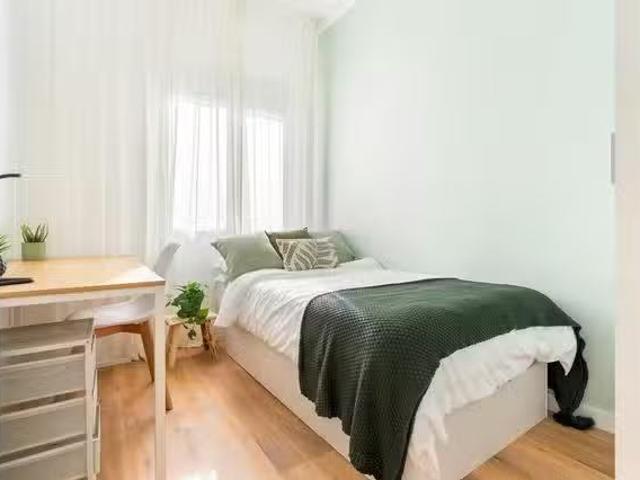 Bonito Habitación en Carrer de Gaiarre, Sants