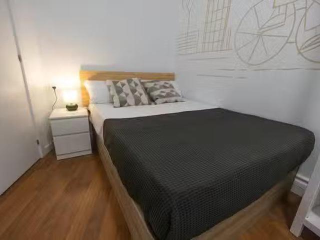 Encantador Habitación en Carrer de Jonqueres, S. Pere, Santa C.