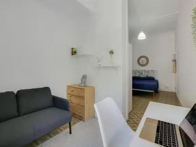 ¡Oferta! Habitación en Carrer de l'Encarnació, Gràcia