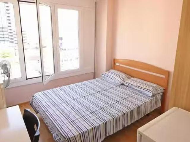 Único Habitación en Carrer de Sabino Arana, La Maternitat i Sa.