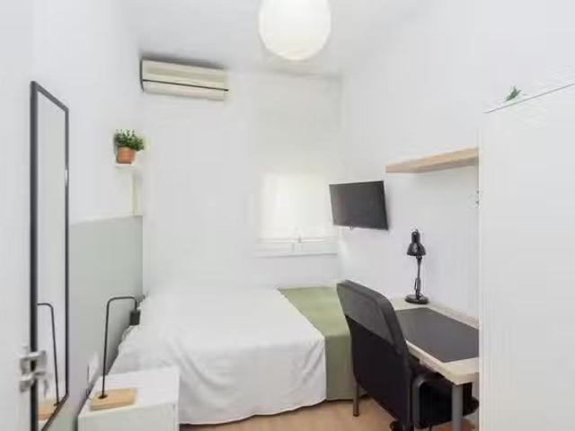 Acogedor Habitación en Carrer de Sant Vicent Màrtir, La Roqueta