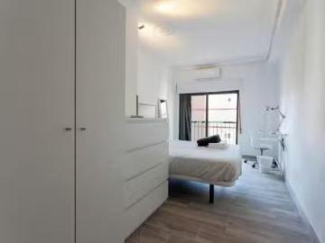 ¡Renta! Habitación en Carrer de Sèneca, L'Amistat
