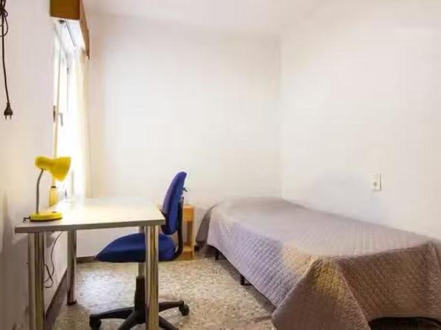 Acogedor Habitación en Carrer de Pere Aleixandre, Montolivet