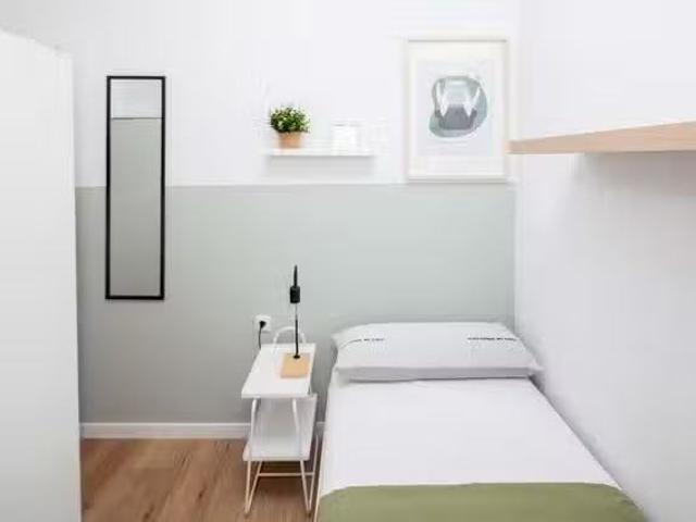 Bonito Habitación en Carrer de Rodrigo de Pertegás
