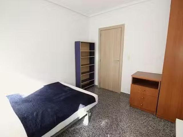 ¡Oferta! Habitación en Carrer del Doctor Vicente Pallarés, Alg.