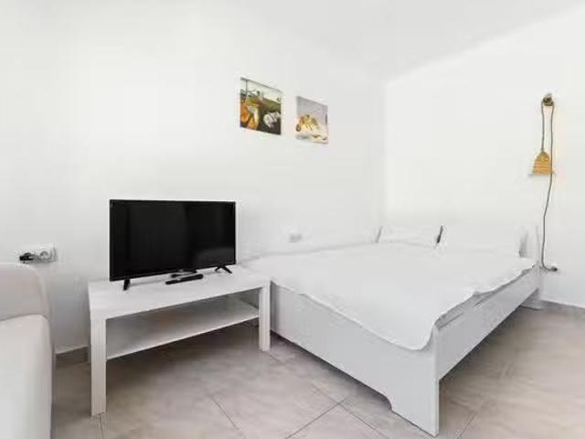Acogedor Habitación en Carrer Lanzarote, La Malva Rosa