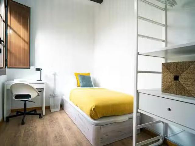 ¡En alquiler! Habitación en Carrer Nou de la Rambla