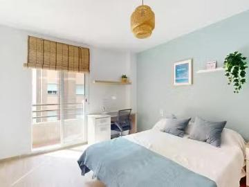 Encantador Habitación en Carrer Pintor Zariñena, El Carme