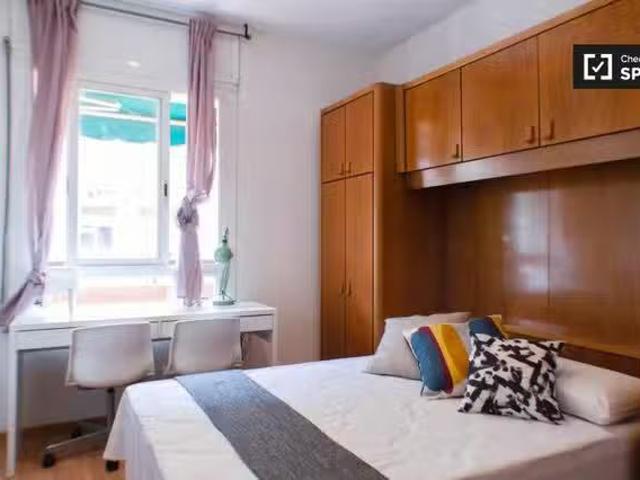 ¡En alquiler! Habitación en el apartamento de 5 dormitorios L'.