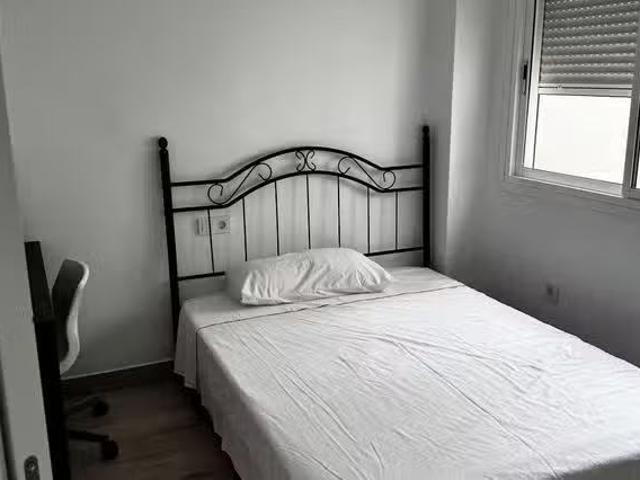 ¡En alquiler! Habitación en Pasaje Pezuela, Las Chapas
