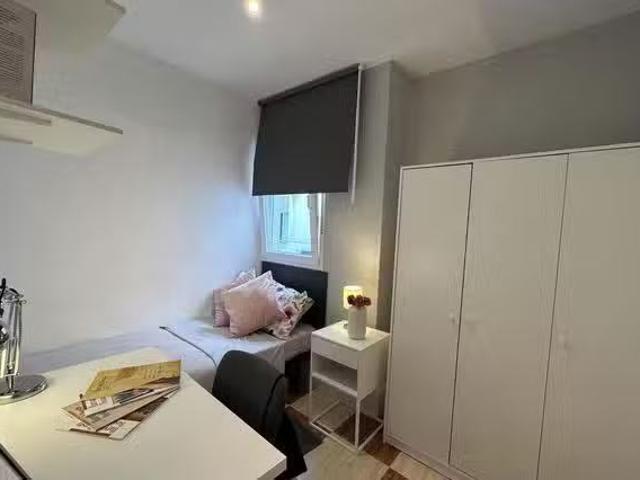 Bonito Habitación en Paseo de Marcelino Camacho