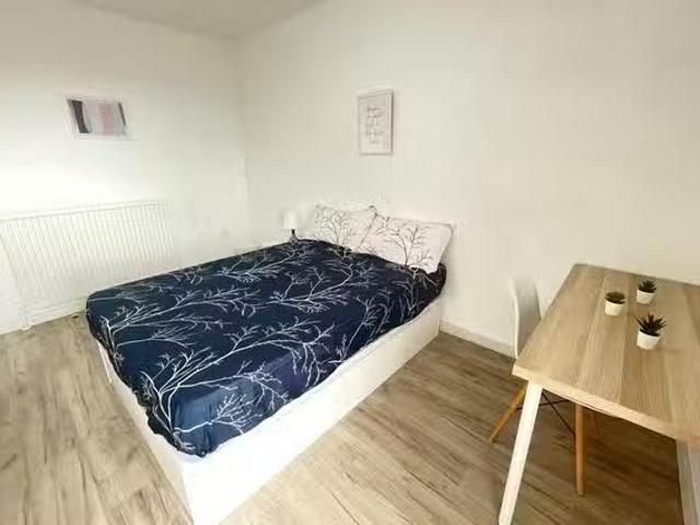 Bonito Habitación en Passeig del Verdum, La Guineueta