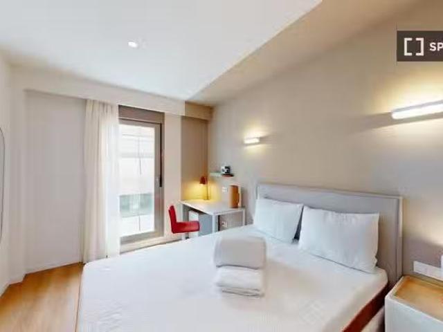 ¡Recién llegado! Habitación en piso compartido de 10 camas en.
