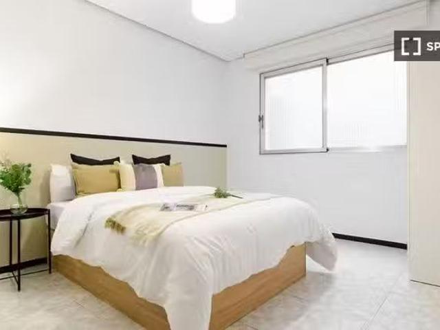 Nuevo Habitación en piso compartido de 7 habitaciones en Russa.
