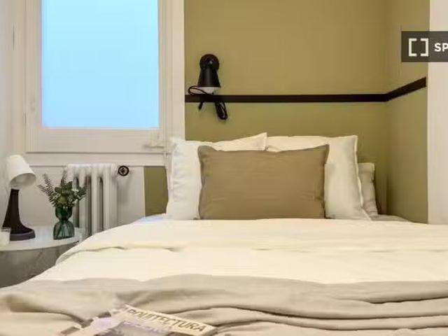 ¡Oferta! Habitación en piso compartido de 6 habitaciones en Ba.