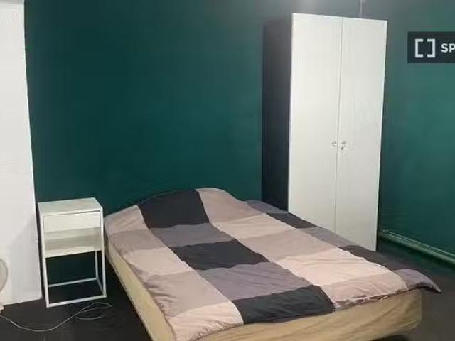 Nuevo Habitación en piso compartido de 6 habitaciones en el Po.