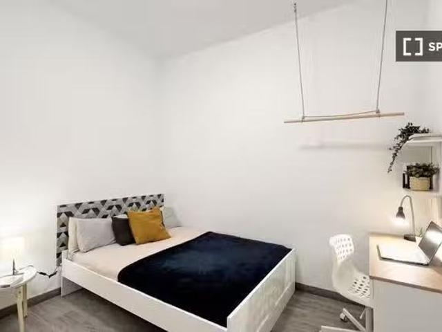 Encantador Habitación en piso compartido de 6 habitaciones en.