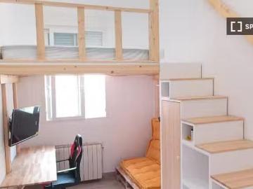 Único Habitación en piso compartido en alquiler, Granada