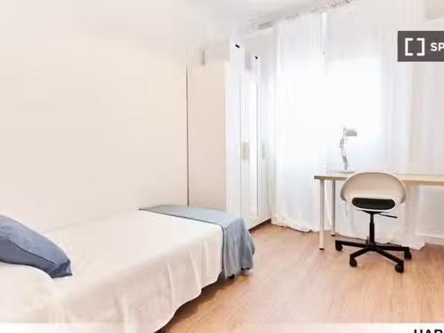 ¡Renta! Habitación en piso compartido en alquiler en Polígono.