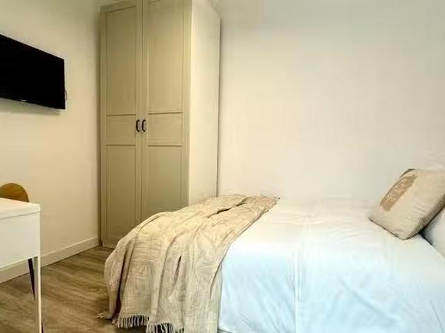 Bonito Habitación en Plaza de Santa Bárbara, Justicia