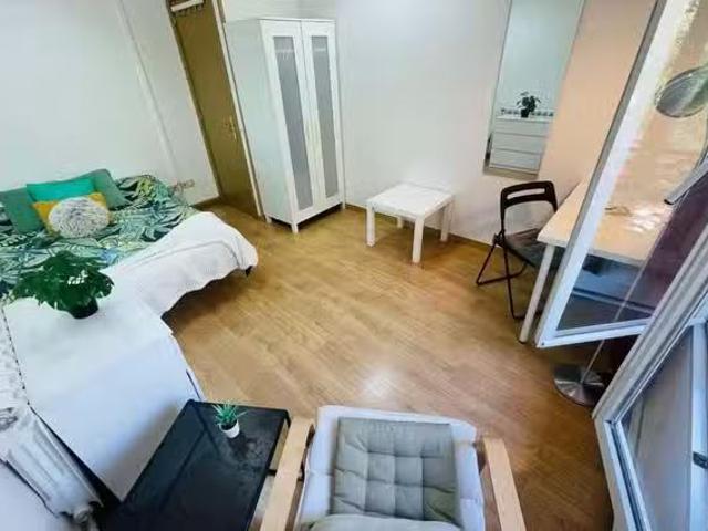 ¡Recién llegado! Habitación en Plaza de Santa Bárbara