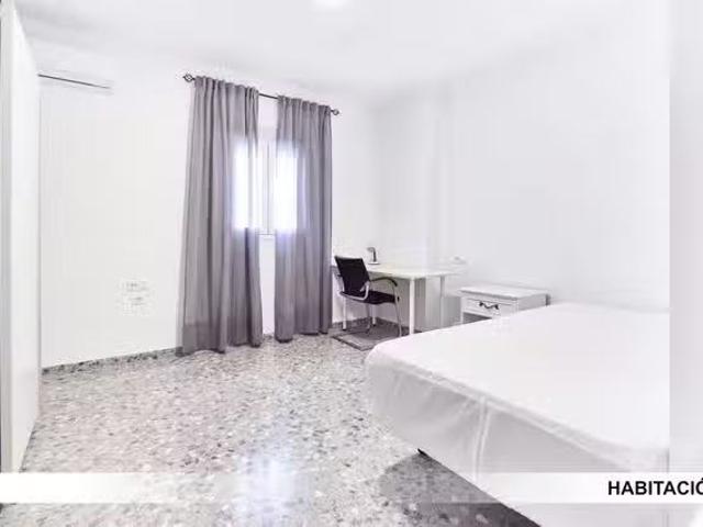 Único Habitación en Plaza del Aljarafe, El Plantinar