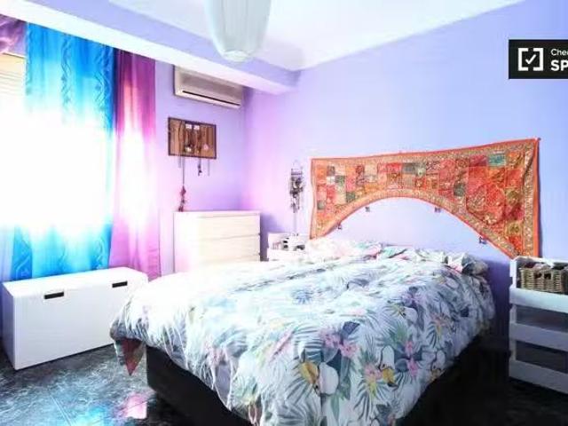 Barato Habitación enorme en apartamento de 3 dormitorios en Ve.