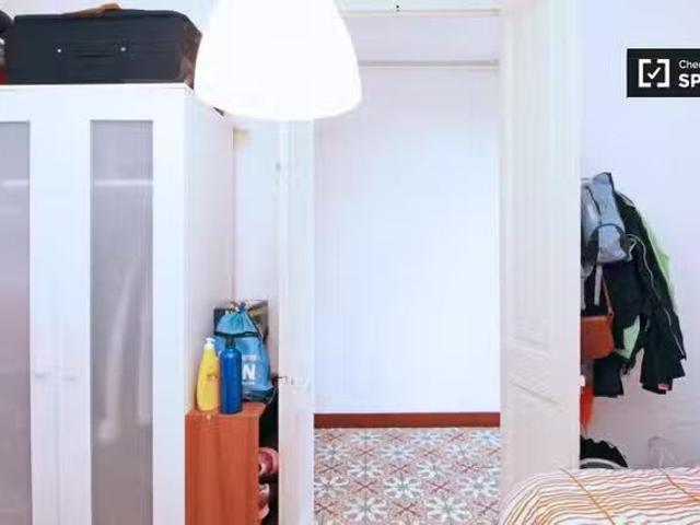 Encantador Habitación interior en apartamento de 5 dormitorios.