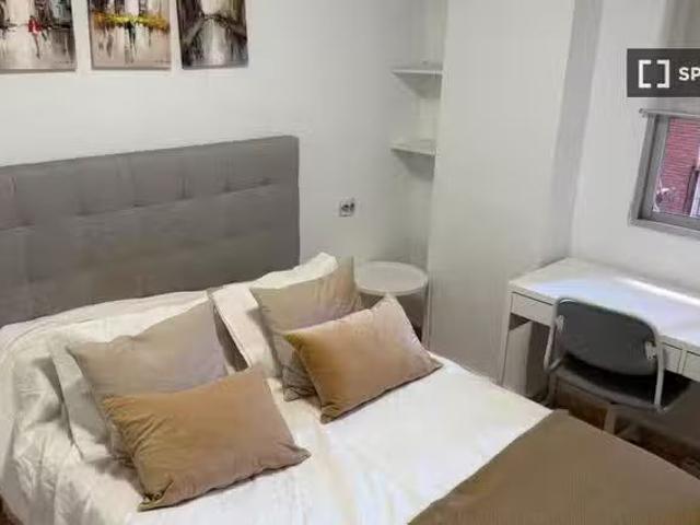 Único Habitación Moderna en Piso Reformado en Miraflores, Málaga