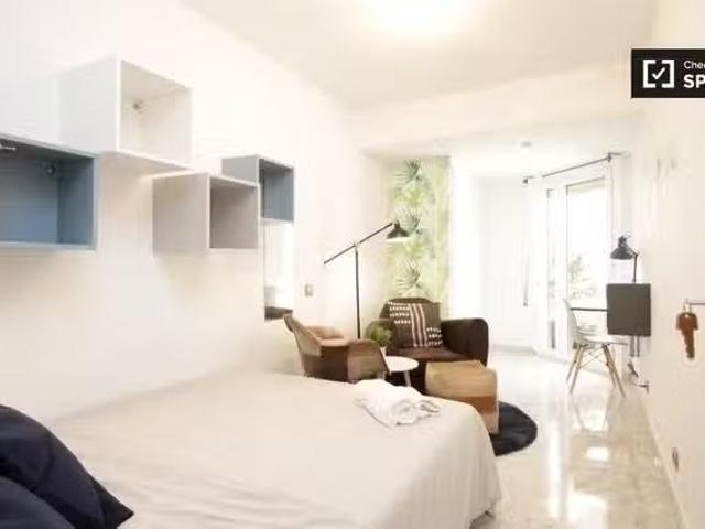¡En alquiler! Habitaciones en apartamento de 4 dormitorios en.