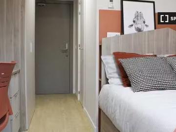 ¡En alquiler! Se alquila habitación cerca de la UPNA, Pamplona