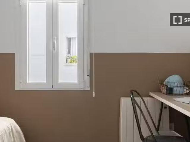 Bonito Se alquila habitación en apartamento de 2 dormitorios e.