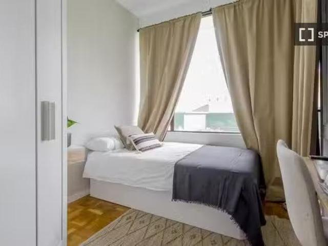 Único Se alquila habitación en apartamento de 9 dormitorios en.
