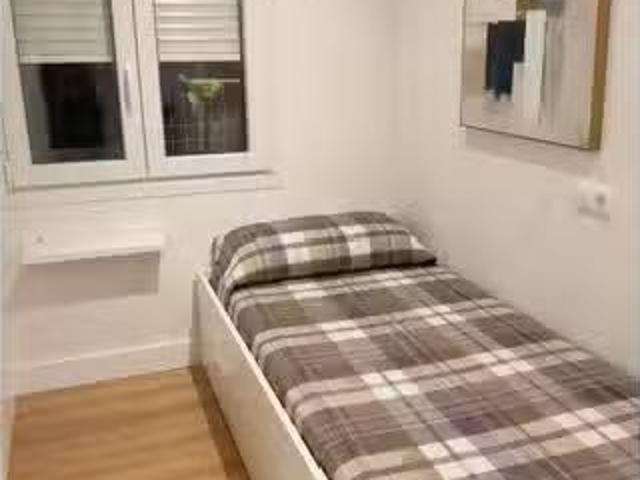 ¡Oferta! Se alquila habitación en La Font de la Guatlla, Barce.