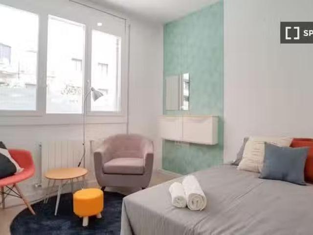Encantador Se alquila habitación en piso compartido en Vila de.