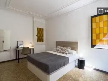 ¡Recién llegado! Se alquila habitación en piso de 11 habitacio.